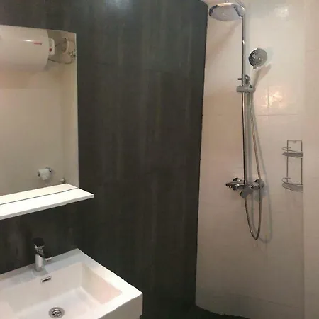 Top Center Floor Apartment